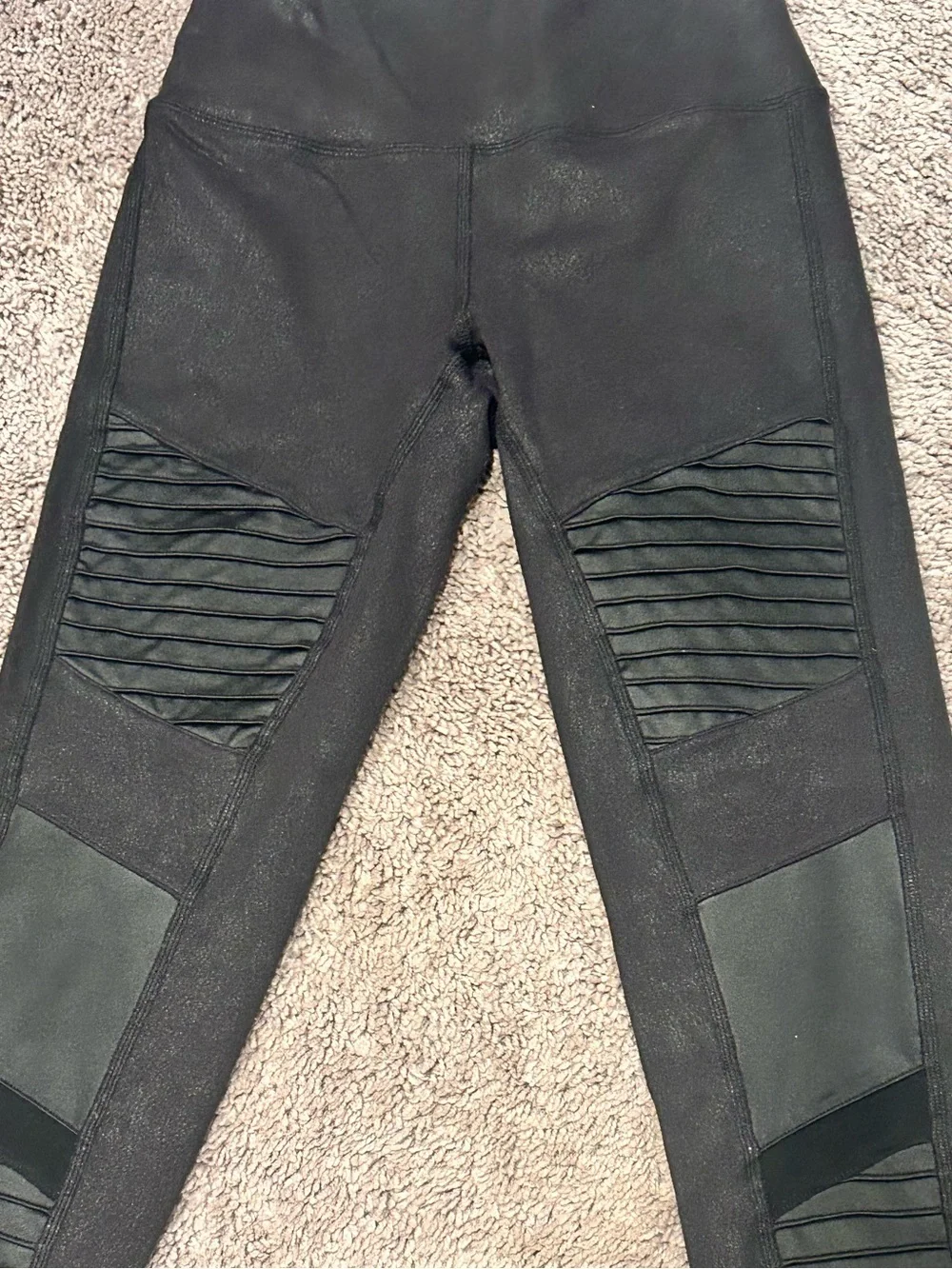 Alo Yoga High-Waist Moto Ribbed Active Leggings - Black.  Small